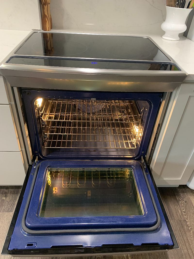 Full stove top & full-sized oven