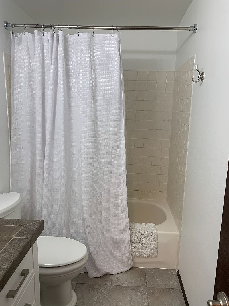 Clean bath tub/ shower