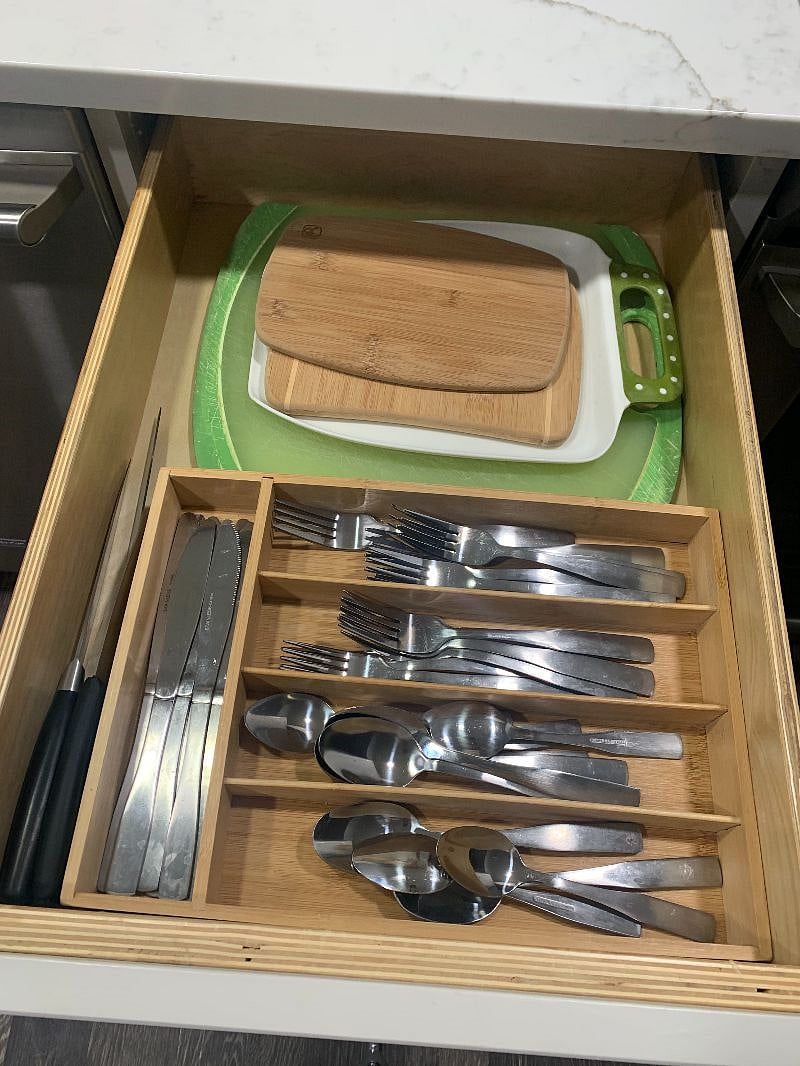 Full sets of silverware, cutting boards & sharp knives for your meal prep needs