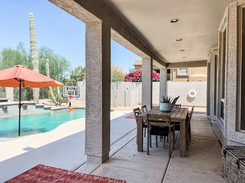 Outdoor dining table can accommodate 8 people.