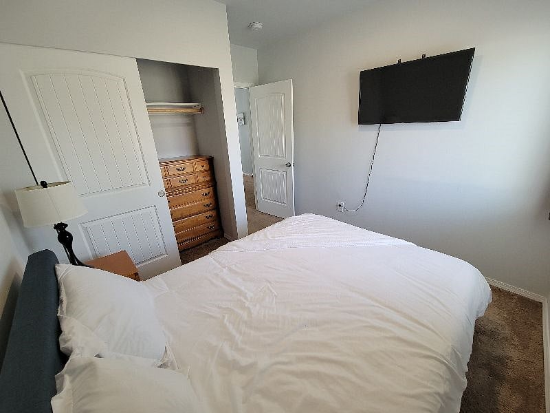 Bedroom 2 (Queen Size Bed)
