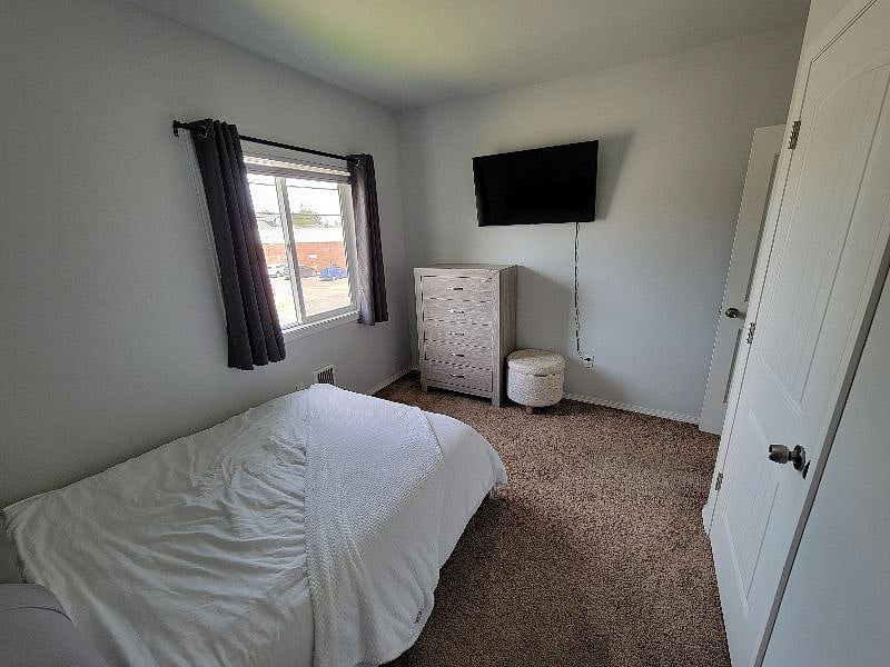 Bedroom 1 (Full Size Bed)