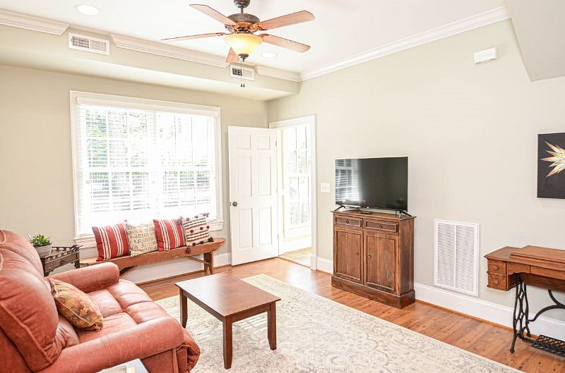 Furnished Finder property 384521_1 photo 3
