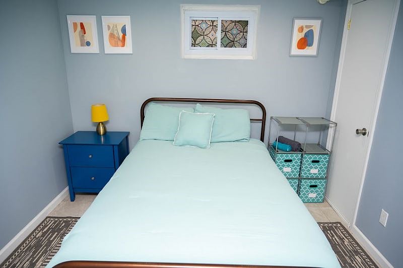 Full size bed