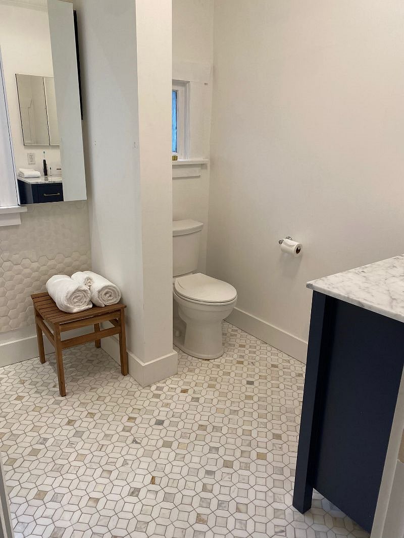 Main Shared Full Bath