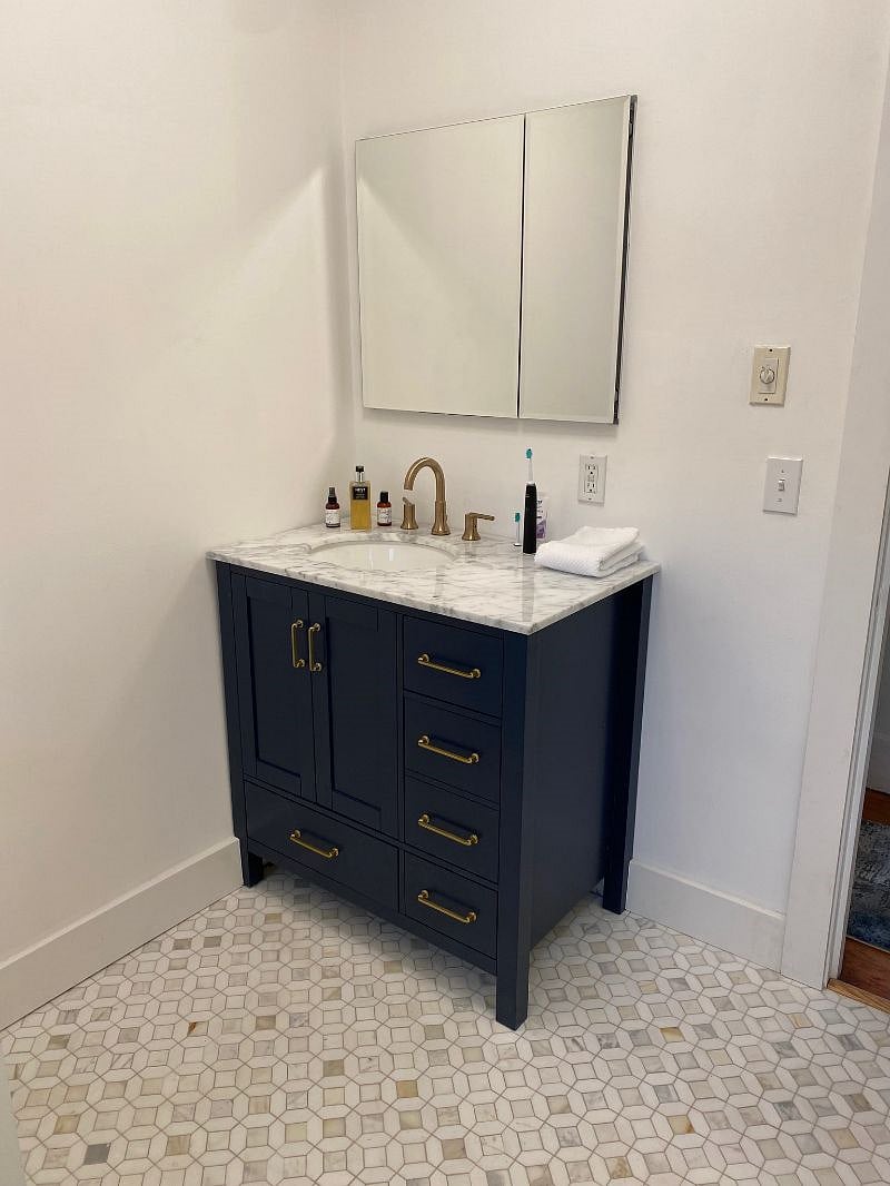 Main Shared Full Bath