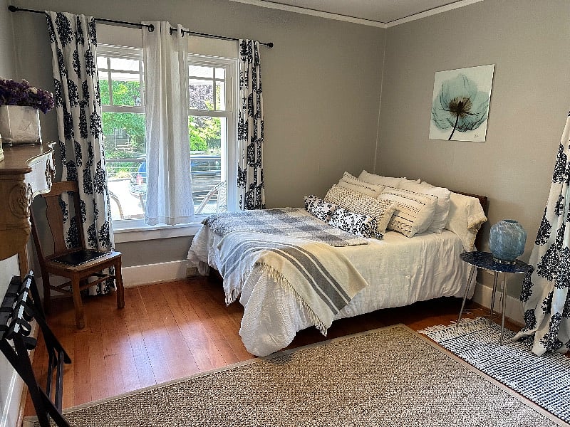 Front bedroom w/bathroom (No shower)