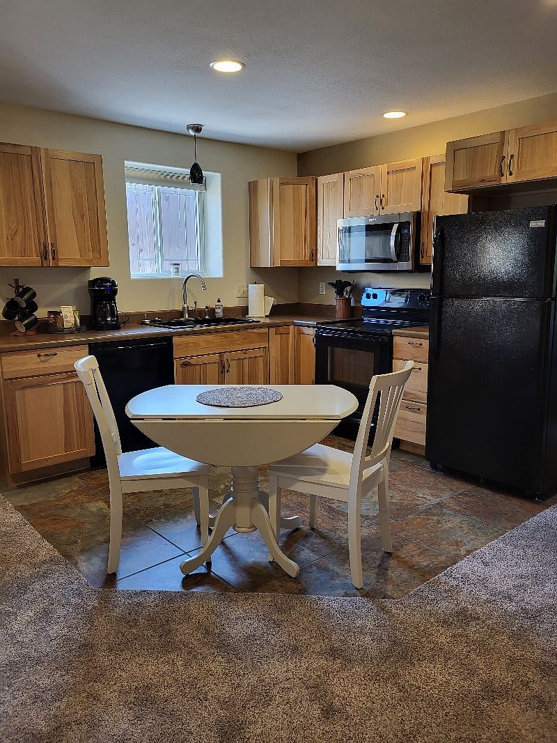 Furnished Finder property 386111_1 photo 3