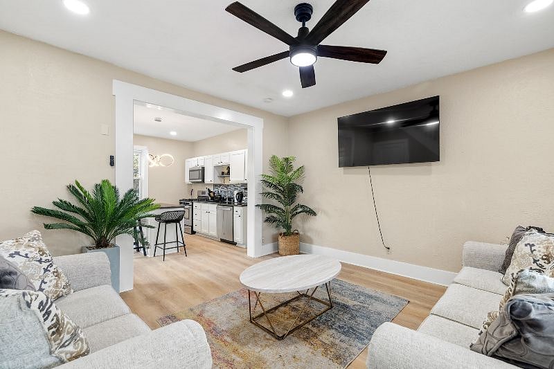 Furnished Finder property 386220_2 photo 8
