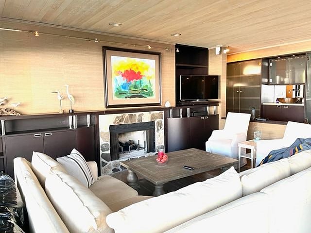 Furnished Finder property 386263_1 photo 2