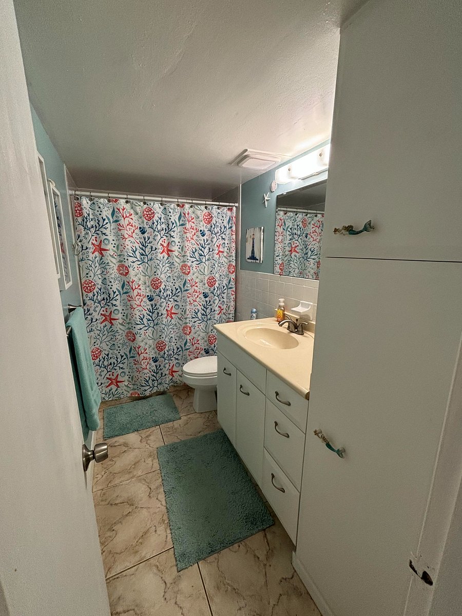 Full bath (walk in shower), upstairs with towels and all linens.
