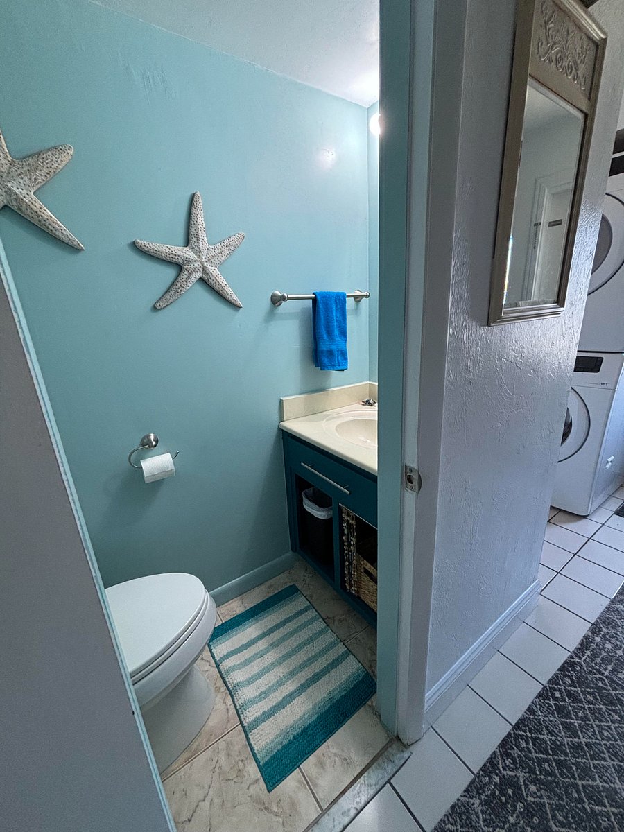 1/2 bath downstairs