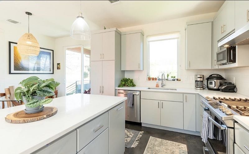 Furnished Finder property 386495_1 photo 3