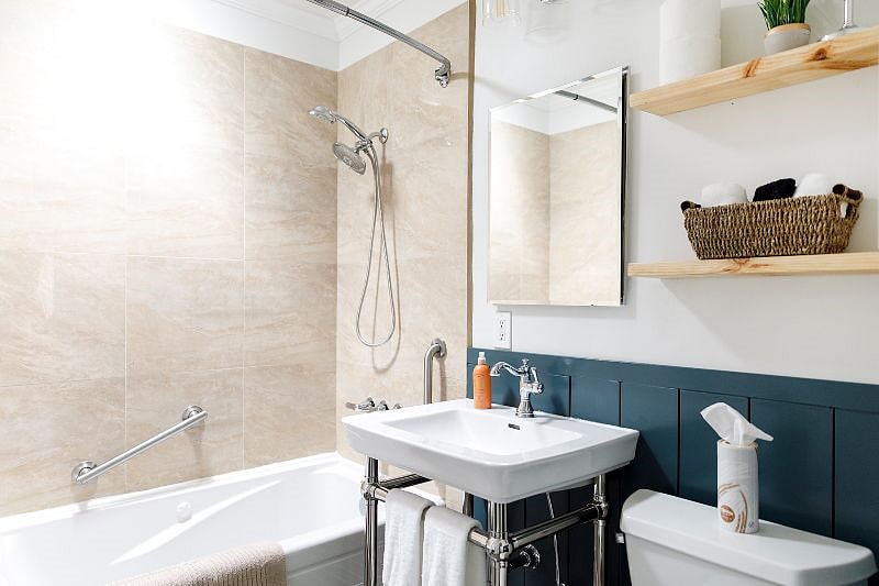 Updated full guest bathroom