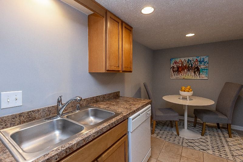 Furnished Finder property 386978_1 photo 12