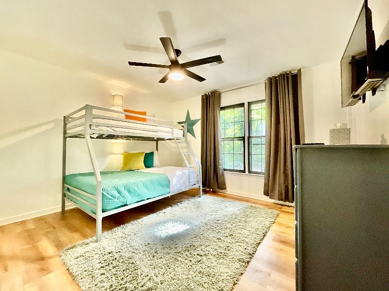 3rd bedroom. Twin & Full memory foam beds