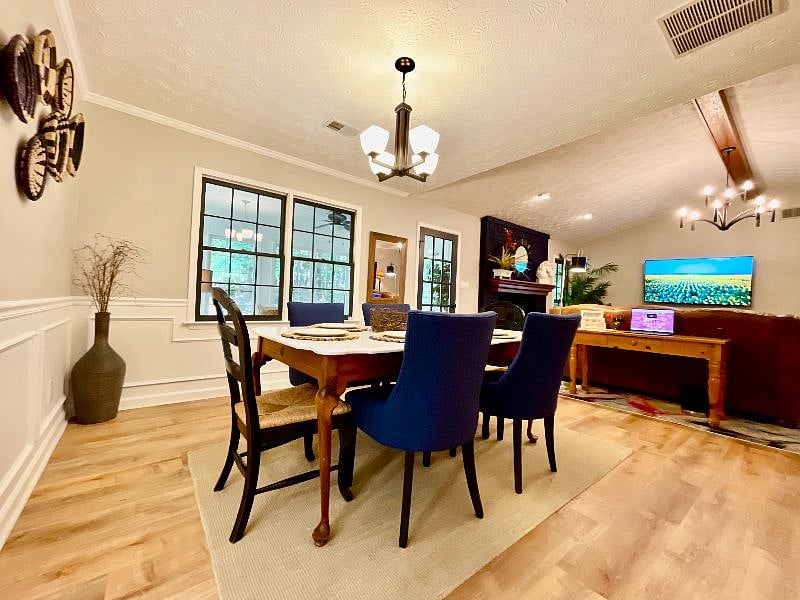 Dining room with dimmable lights. Seats 6 people. Sunroom access 