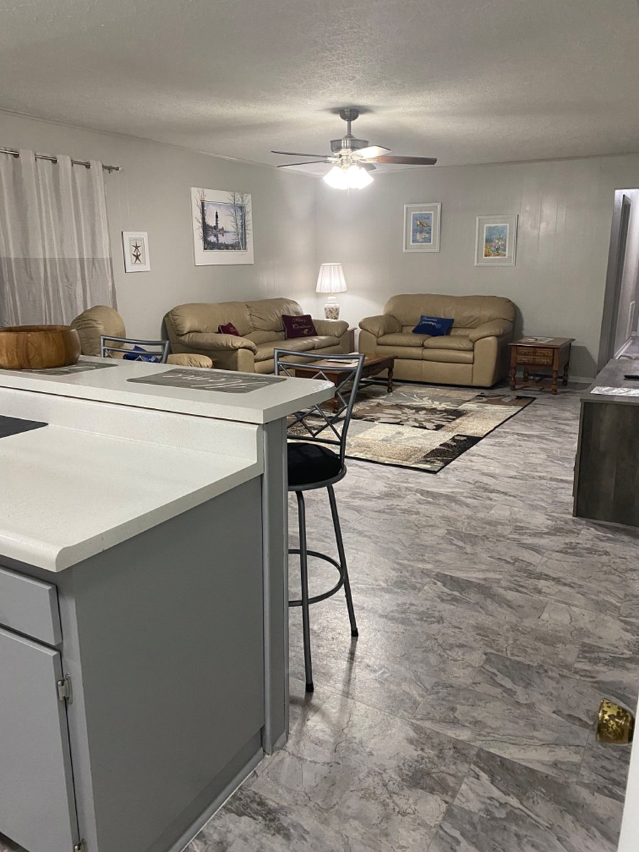 Kitchen/family room combo L
