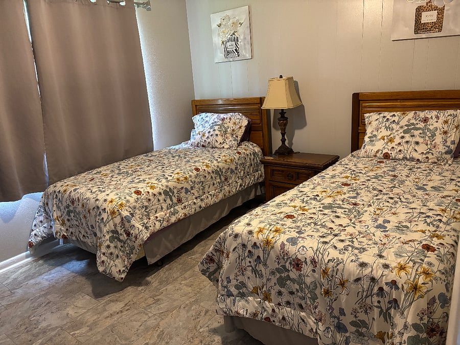 Twin bedroom