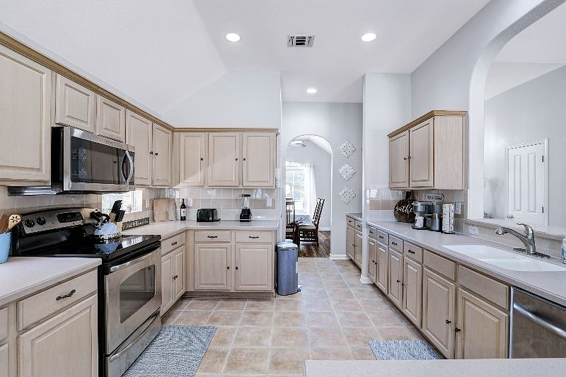 Furnished Finder property 387328_1 photo 14