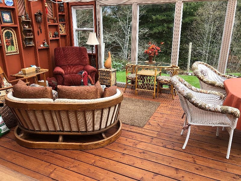 The solarium is especially delightful on winter days when it's 55 outside, and 80 in there.