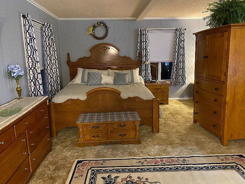 California King sized bed with comfy mattress !