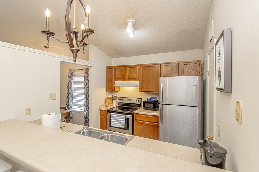 Full kitchen