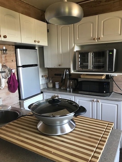 Well stocked kitchen, glass and cookware