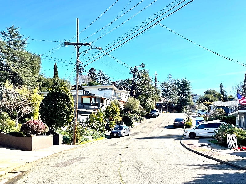 Lovely neighborhood, lots of friendly dog walkers, parking 