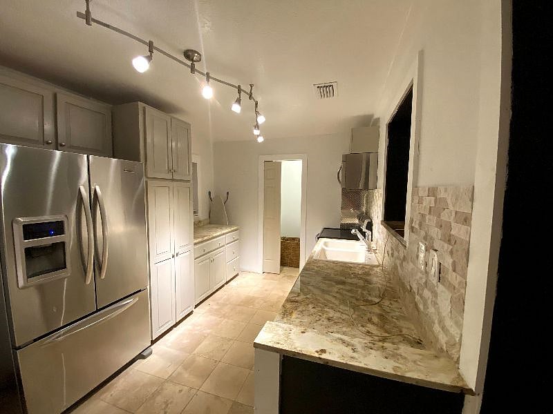 Kitchen & Laundry RoomLiving Room