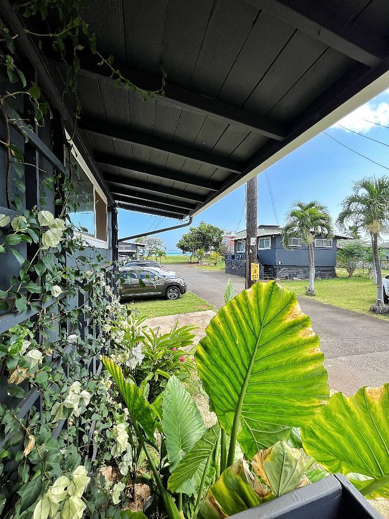 Step onto your private lawn right before you plunge into the Pacific.
