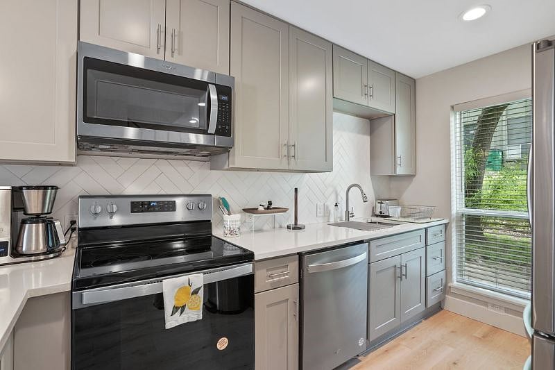 Furnished Finder property 387752_1 photo 6