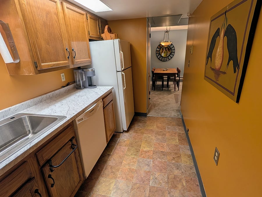 Lots of space. Fully furnished kitchen
