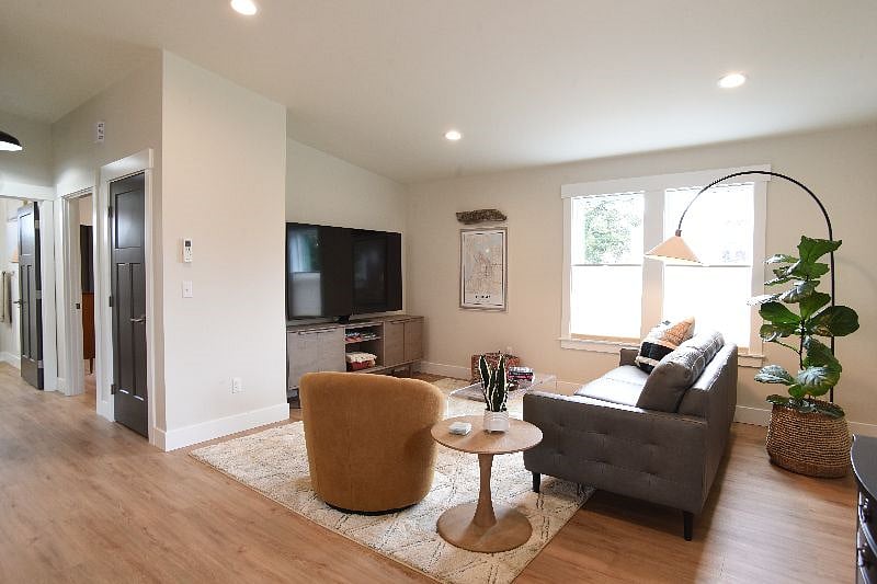 Furnished Finder property 388001_1 photo 7
