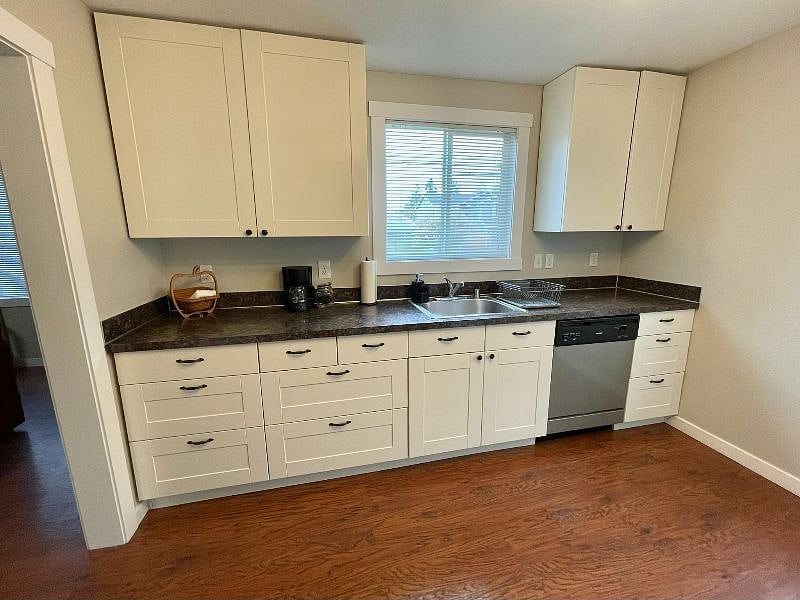 kitchen has TONS of counterspace and cabinets.