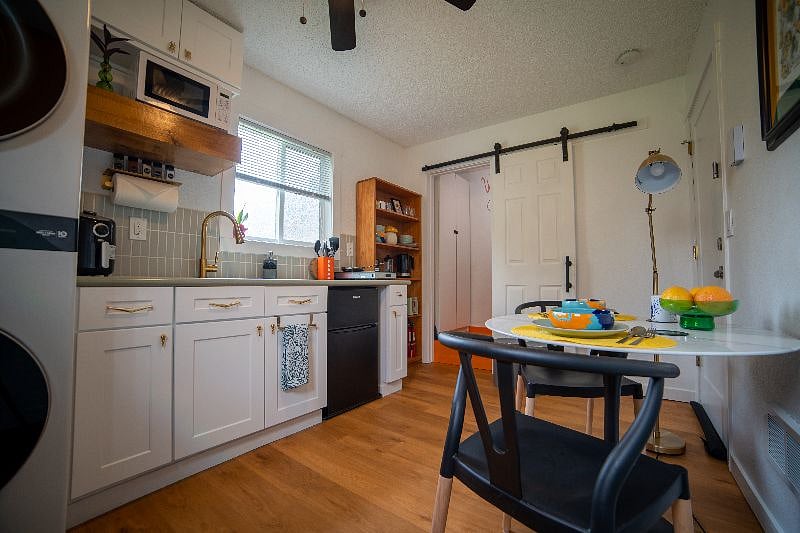 Furnished Finder property 388101_2 photo 6