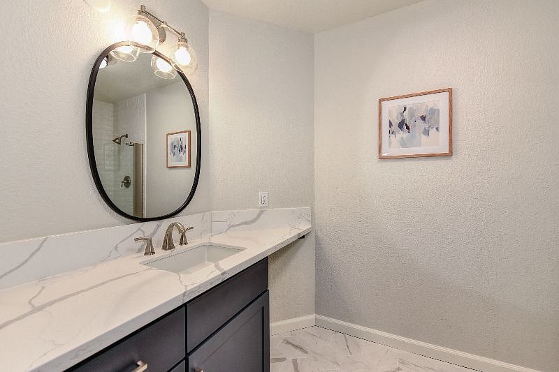 2nd bathroom