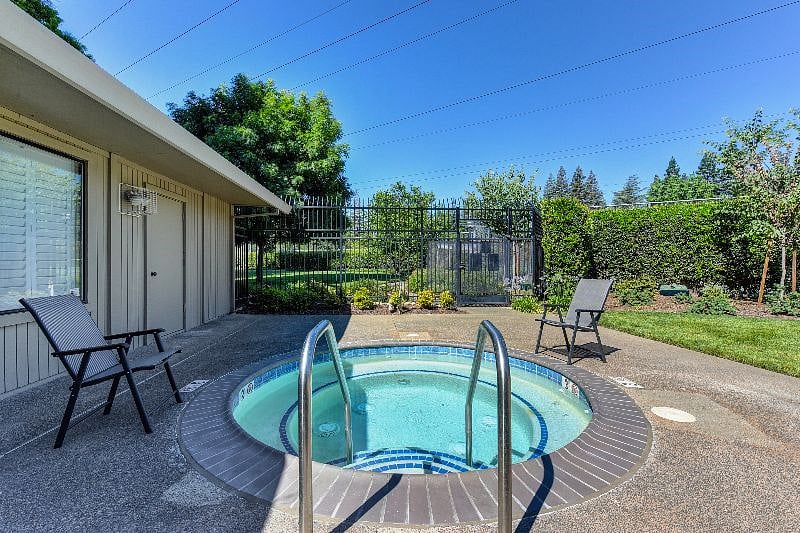 Furnished Finder property 388141_1 photo 30