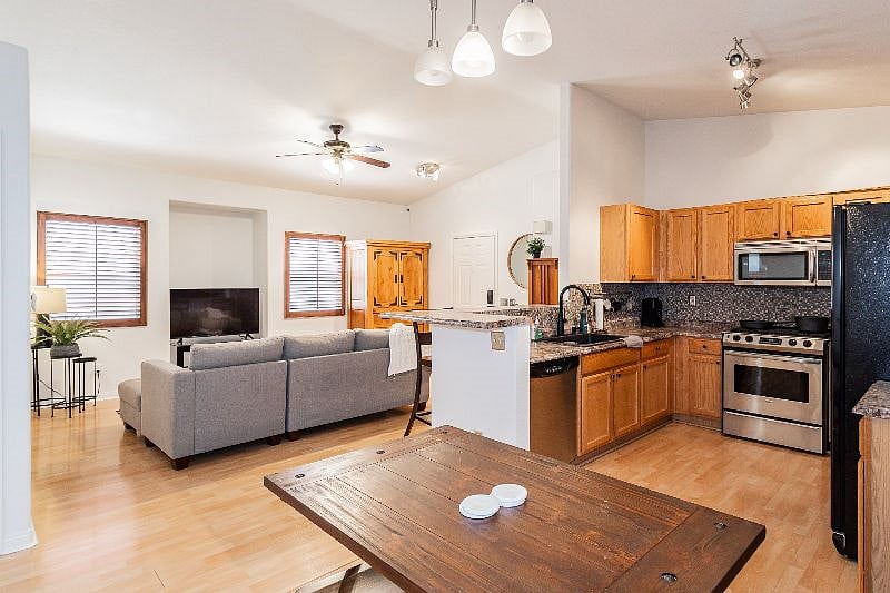 Furnished Finder property 388301_1 photo 27