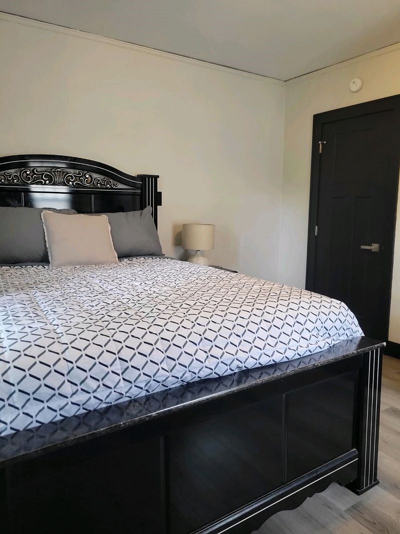 Main floor bed 2