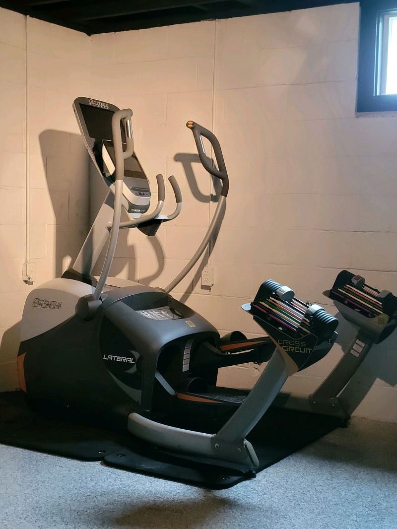 Commercial grade elliptical with screen! 