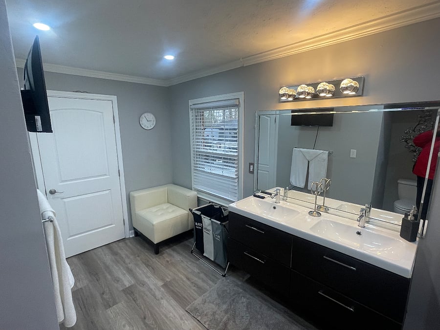 Double Vanity, Sitting area and Large Mirror with LED lights