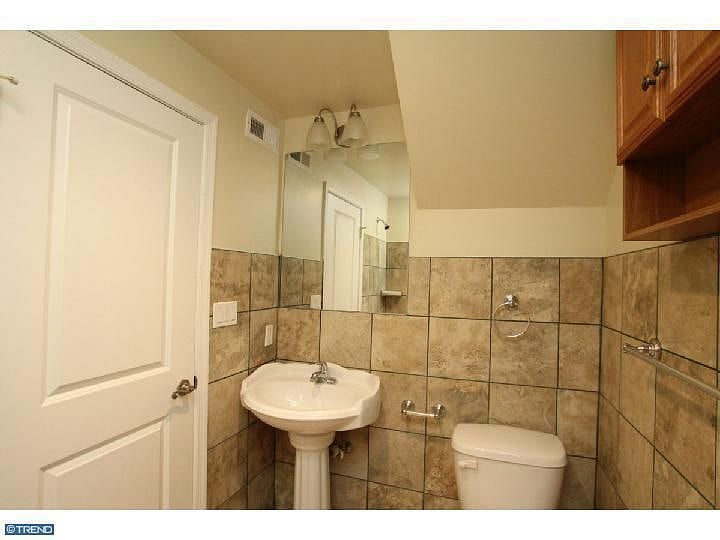 bathroom basement (left view)
