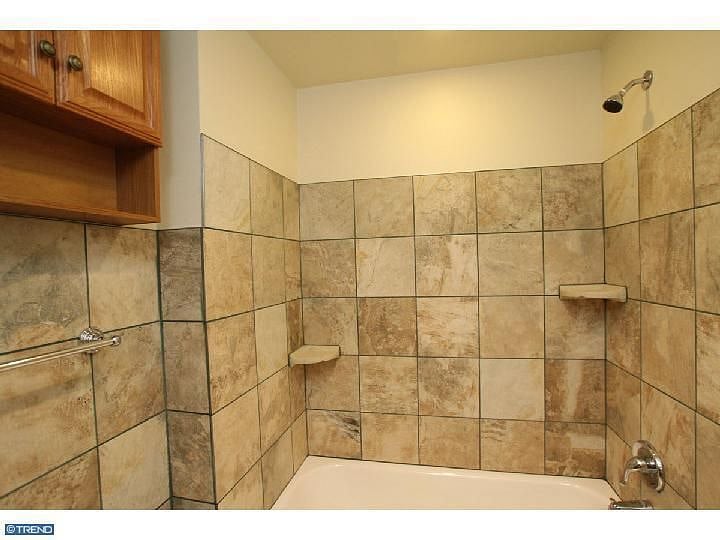 bathroom basement (right view)