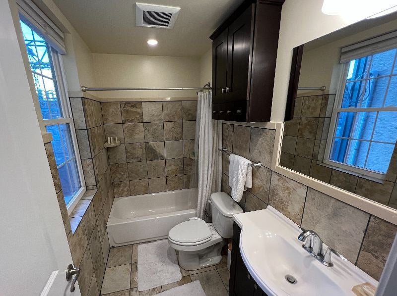 Second Floor full bathroom