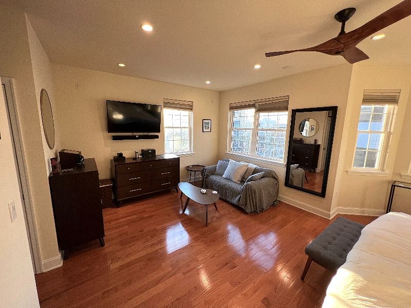 Master bedroom, second angle