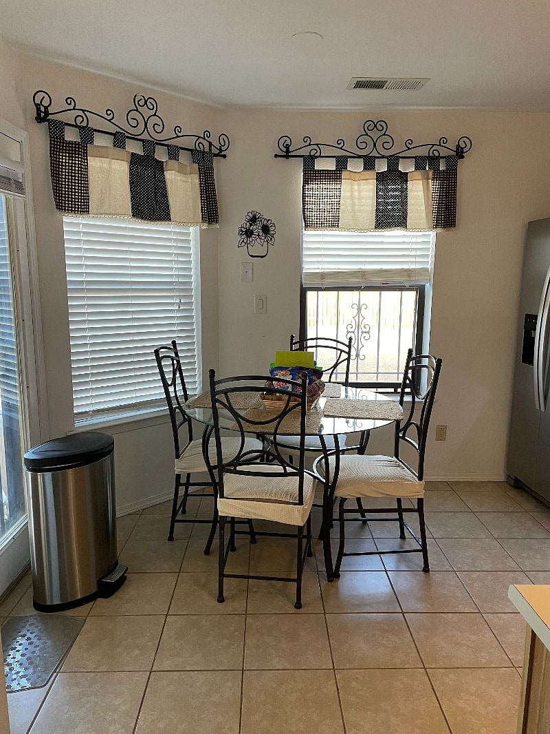 Furnished Finder property 388526_1 photo 3
