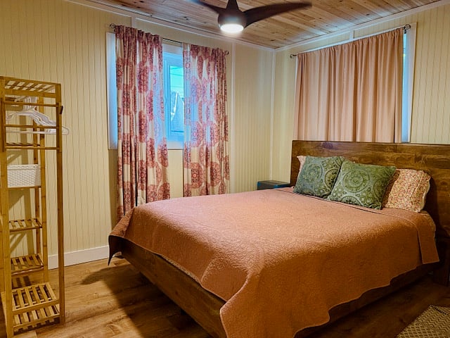 Bedroom 1, Queen 