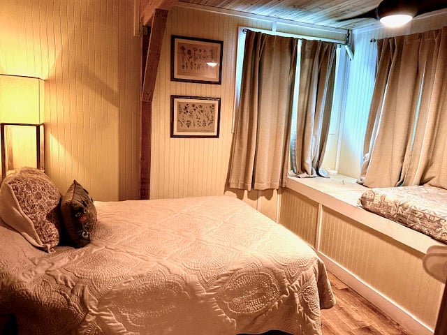 Bedroom 2, Full