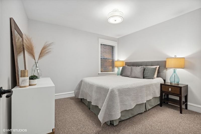 Bedroom 1 - Queen Bed